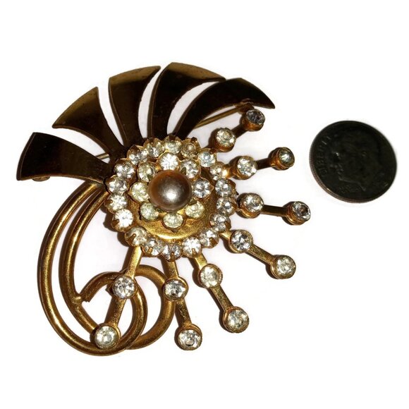 Unique Mid Century Gold Tone Metal Rhinestone Brooch - Picture 3 of 8
